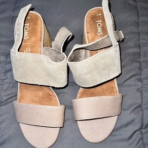 Never worn Toms sandal heels